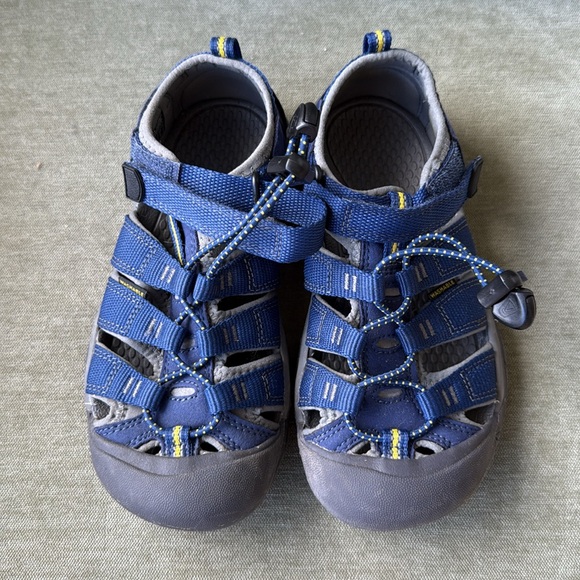 Keen Kids Newport Blue Hiking Water Flat Slip On Sandal Shoe Sz Big Kids 2 - Picture 2 of 8